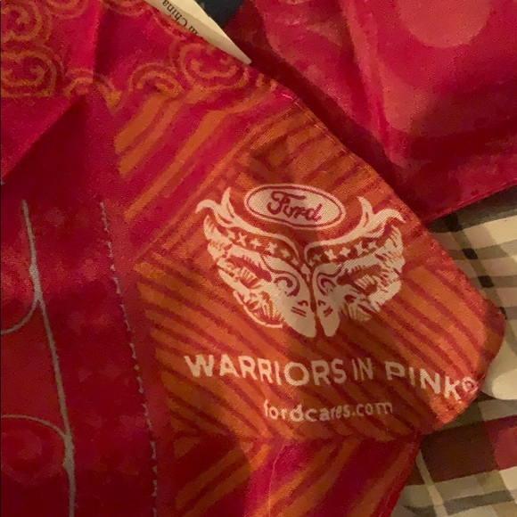 (3 for 8) women’s pink scarf - Picture 5 of 5